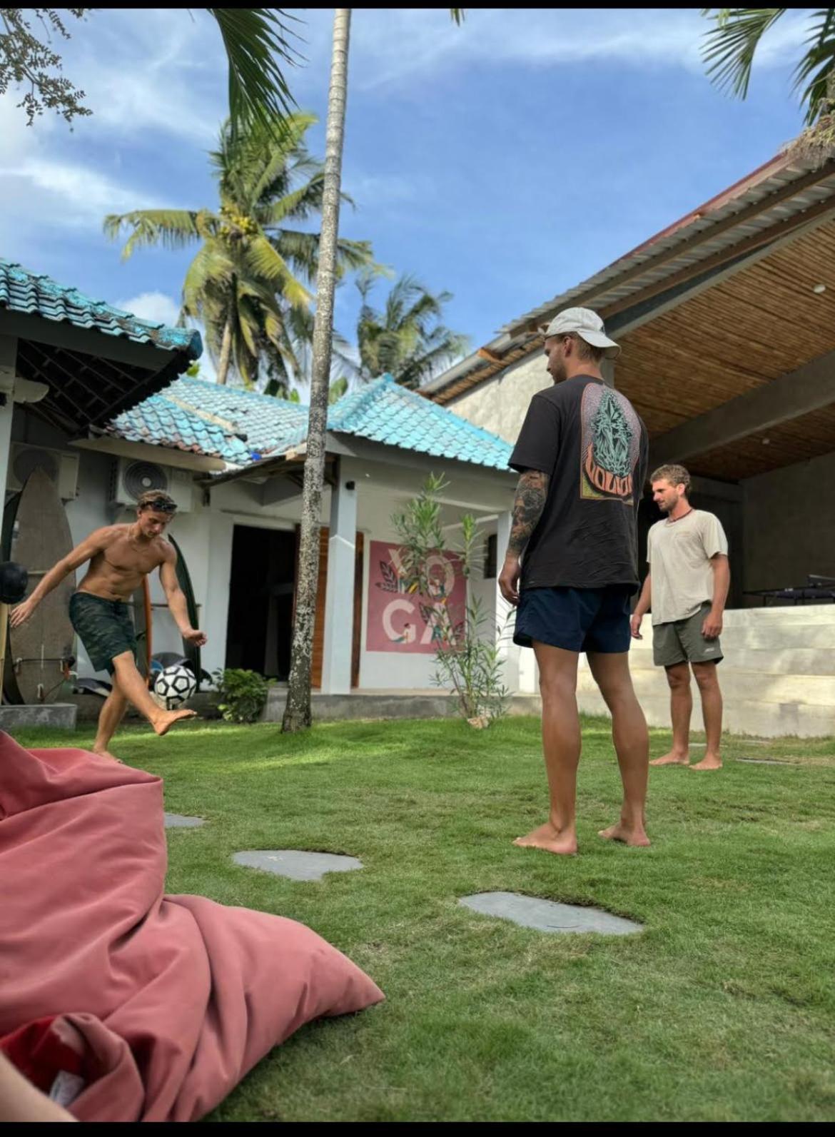 Waiwas Hostel Kuta  Kültér fotó